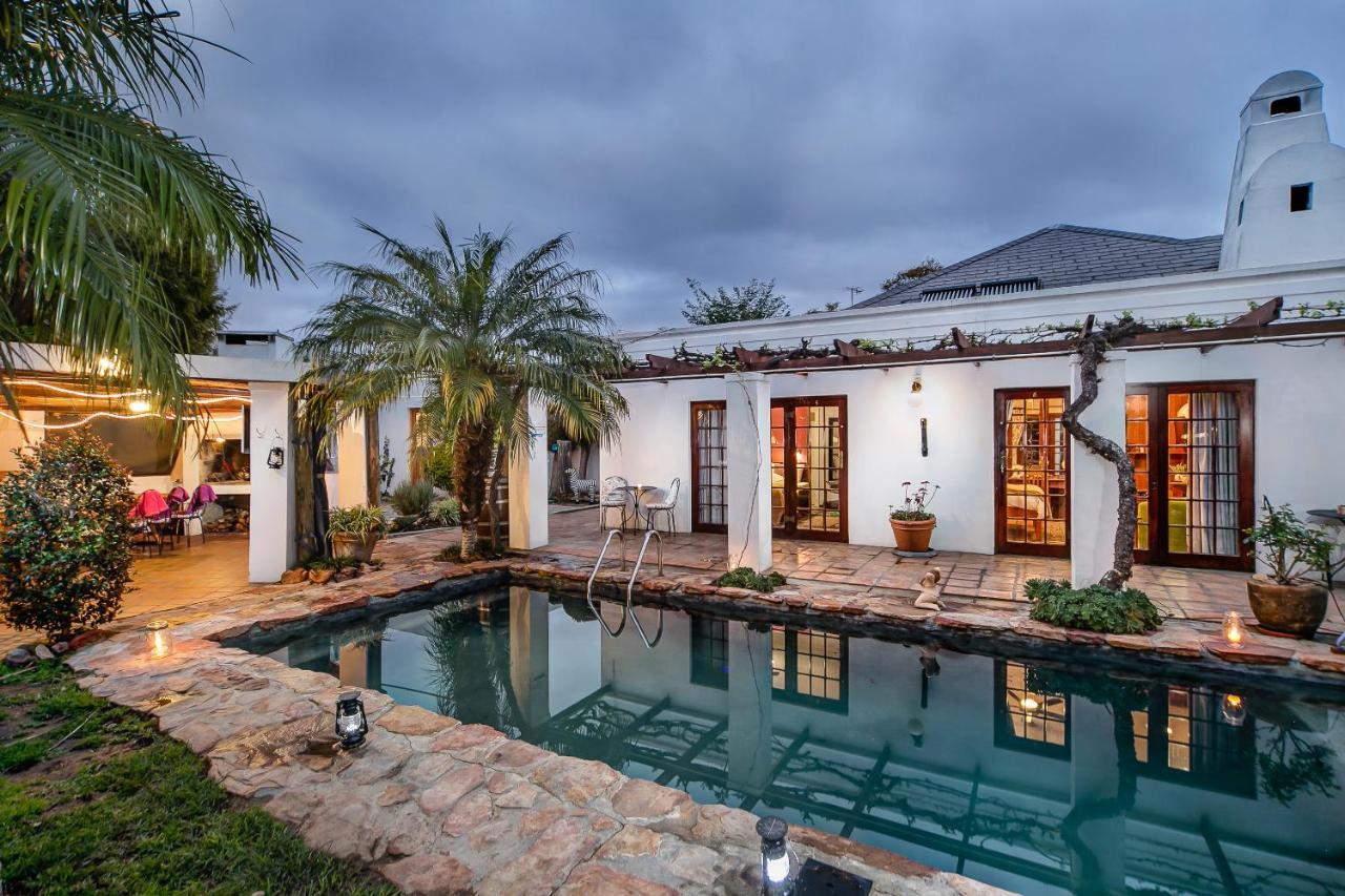 Gubas De Hoek Meet Eat Sleep Robertson Exterior photo