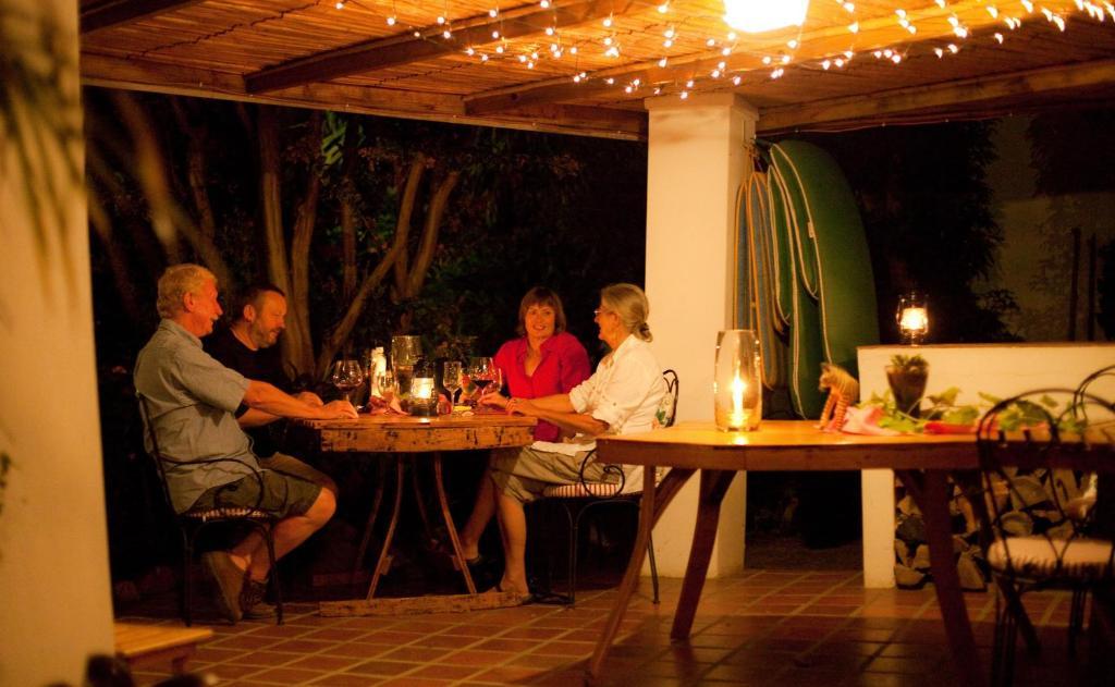 Gubas De Hoek Meet Eat Sleep Robertson Exterior photo