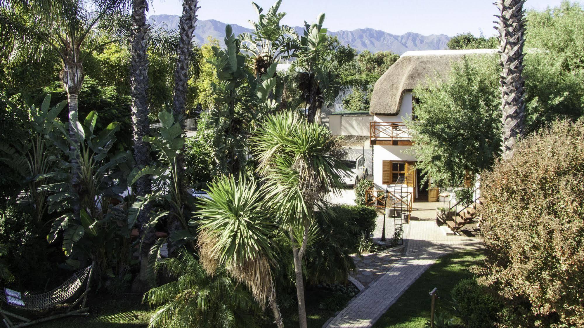Gubas De Hoek Meet Eat Sleep Robertson Exterior photo