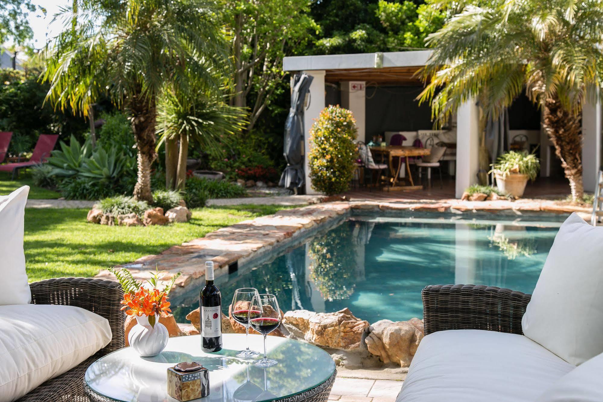 Gubas De Hoek Meet Eat Sleep Robertson Exterior photo